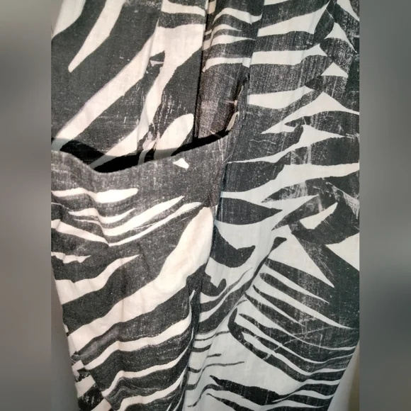 bryn Walker (Size M) Crop Top/(Size L) Crop Pants Leaf Print (2PC) Matching Set